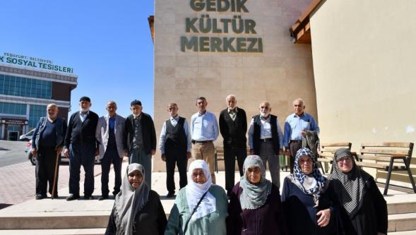 Başımızın Tacı, Büyüklerimiz..