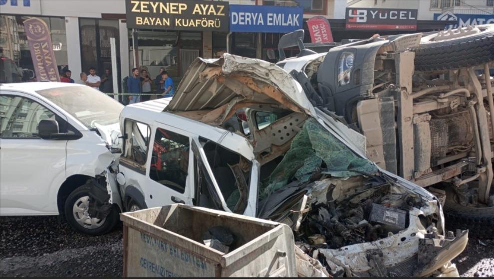 Freni Patlayan  Kamyon Ortalığı Savaş Alanına Çevirdi.
