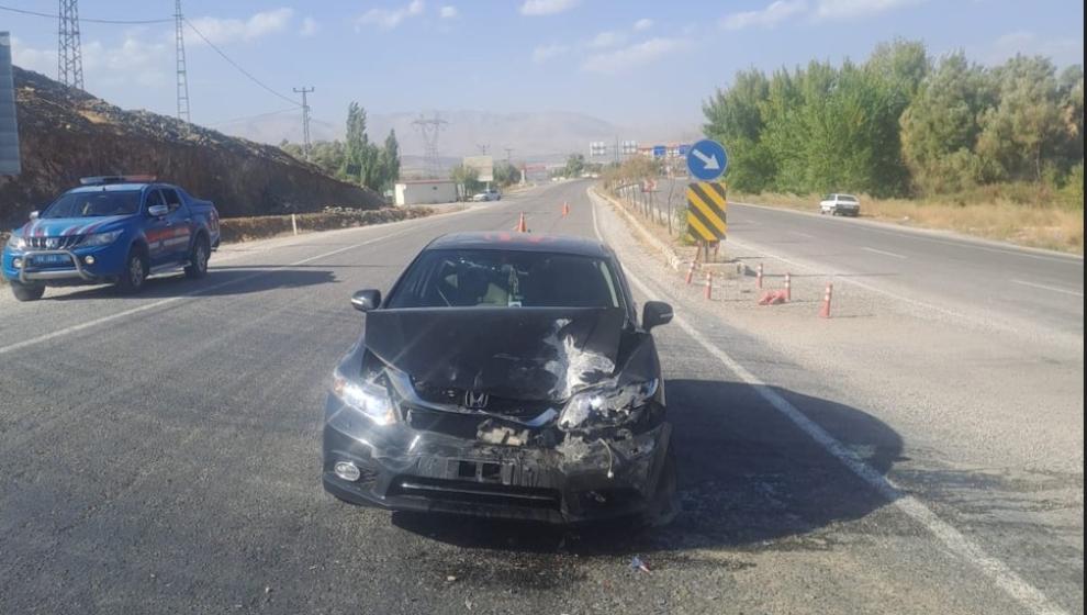 İki Araç Çarpıştı: 2 Yaralı