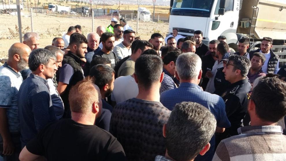 Kamyoncular Kesilen Cezaları Protesto Ettiler.