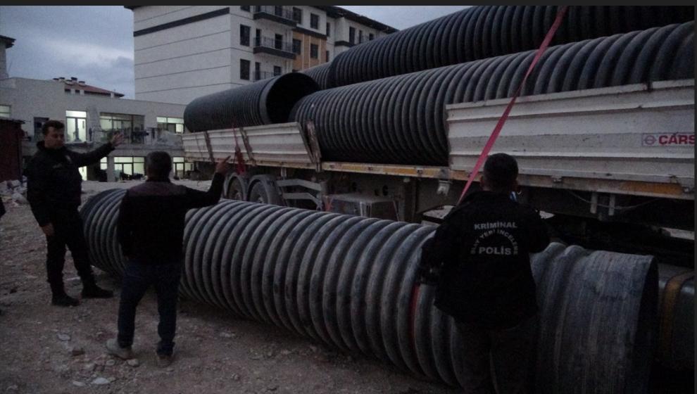 Şantiyede 750 Kilo Plastik Borunun Altında Kaldı