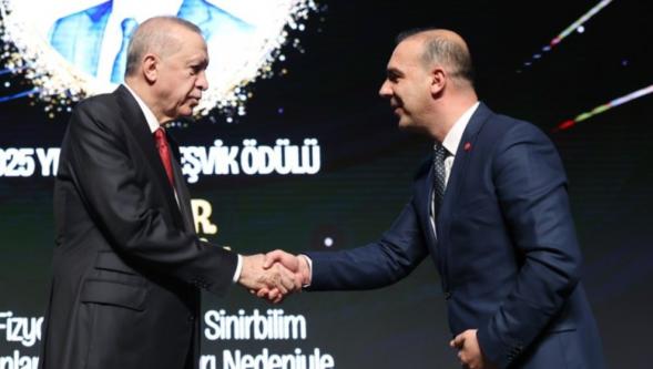 İnönü Üniversitesi, Bilimsel Çalışmalarıyların'dan  Dolayı Ödül.