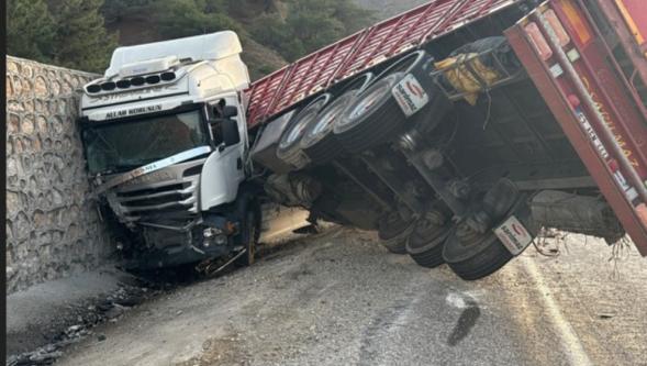 Kontrolden  Çıkan Tır  Korkuttu..