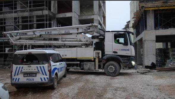 Şantiyede Spiral Makinesiyle   Elini  Kesti..