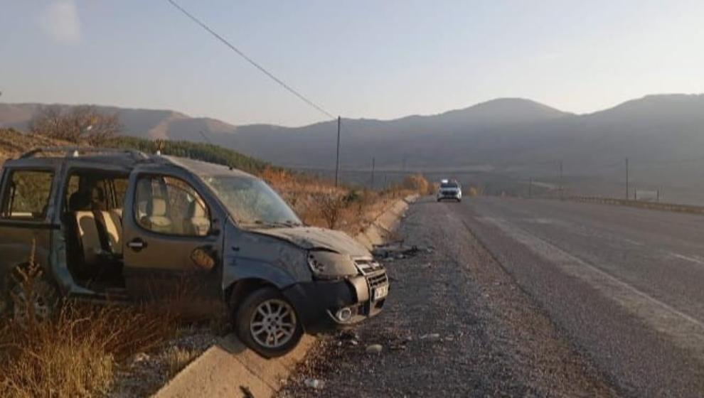 Hafif Ticari Araç Su Tahliye Kanalına Çarptı