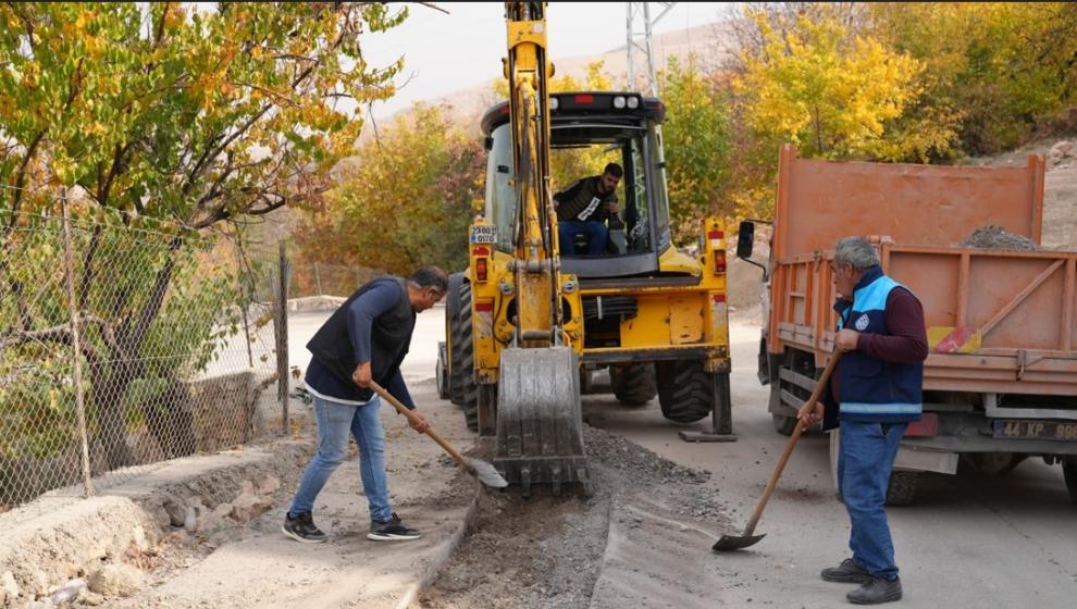 Venk Tepesinin Bozulan Yolları Düzeltiliyor