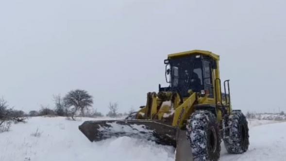 Büyükşehir  Belediyesi  Karla  Mücadele  Çalışmalarını 7/24  Sürdürüyor.