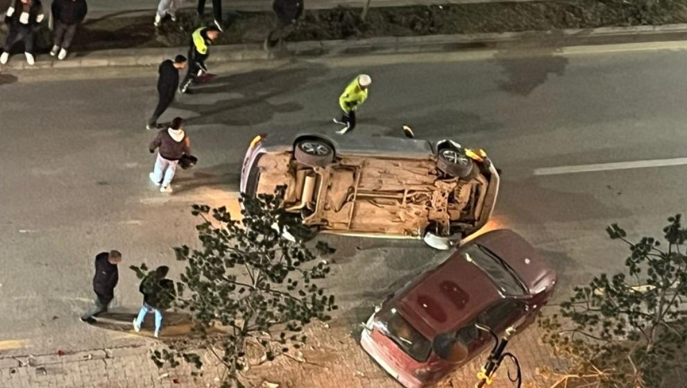 Kontrolünden Çıktı,Park Halindeki Araca Çaptı,Ters Döndü