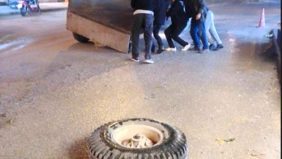 Traktörün Tekerleği Yerinden Fırladı