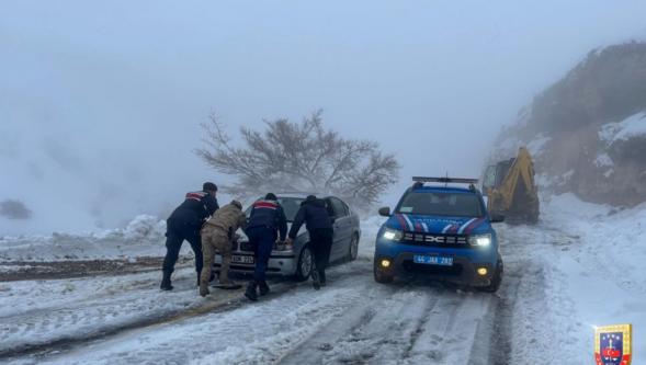 34 Araçtaki 47 Vatandaş Kurtarıldı