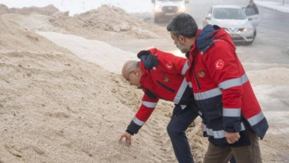 Başkan  Er  ; Kar  ile  MUcadelemiz  7 /24  Devam Ediyor.