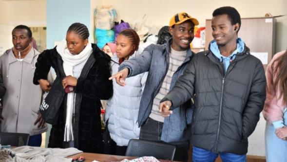 Doğayla iç içe Vakit Geçiren Öğrenciler, Yeşilyurt'un Eşsiz Manzarasını İzleyerek Bol Bol Fotoğraf Çekti.