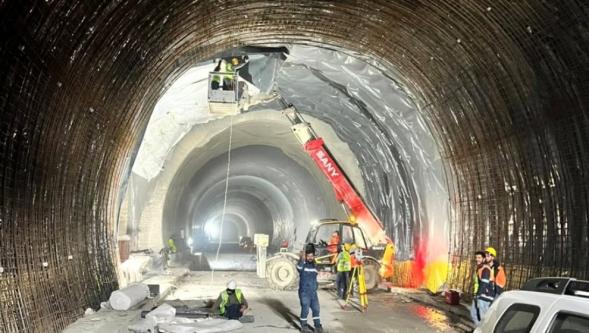 Erkenek Tüneli'nde Tadilat Çalışmaları Sürüyor