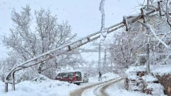 Tipi Elektrik Direğini Devirdi