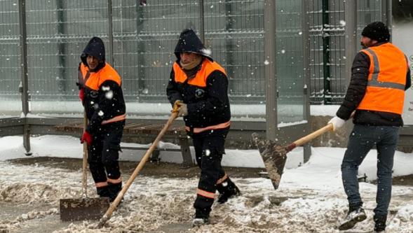 Yeşilyurt Belediyesi Karla Mücadelede 7/24 Sahada!