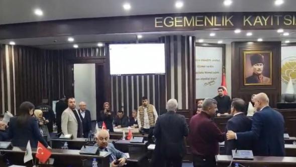 Büyükşehir Meclisi Karıştı