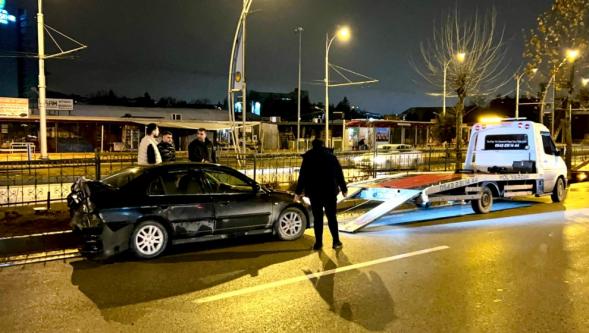 Çevreyolu Buhara Bulvarı Mevkide  Trafik Kazası 2 kişi yaralandı.