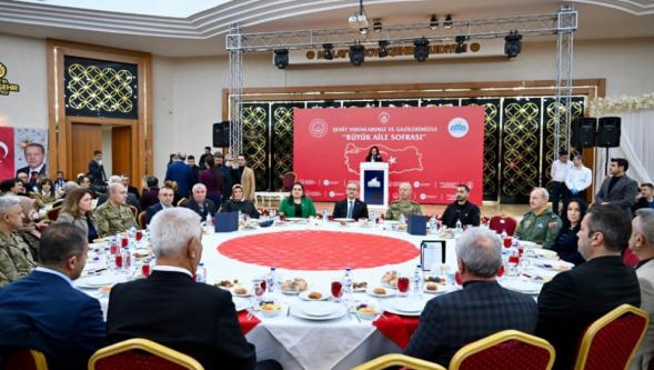 İlk İftar, Şehit Aileleri Ve Gazilere.