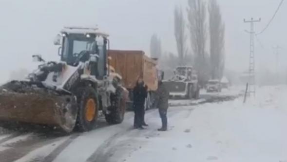 Kara Saplanan Karayolları Ekibi Kurtarıldı