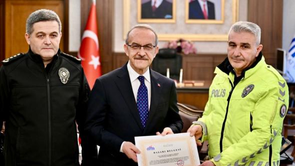 TFF'den Malatya'da Görevli Polis Memuruna Sosyal Sorumluluk Ödülü..
