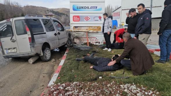 Ticari Araç  Benzin istasyonuna Daldı.