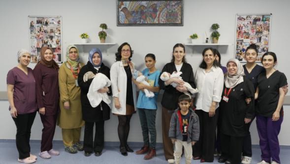 750 Gramın Altında Doğan 3 Prematüre Bebek...