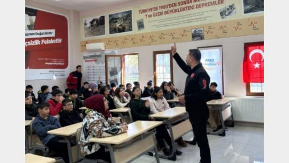 950 Öğrenci Aynı Anda Eğitime Katıldı