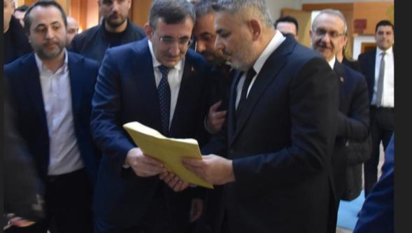 Başkan Sadıkoğlu Dosya Sundu..