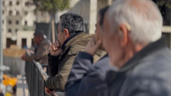 Bu İnsanlar Nereye Bakıyor?