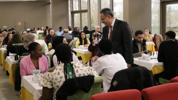 İnönü Üniversitesi'nde Ramazan Bayramı Dolayısıyla Geleneksel Bayramlaşma Töreni Gerçekleştirildi.