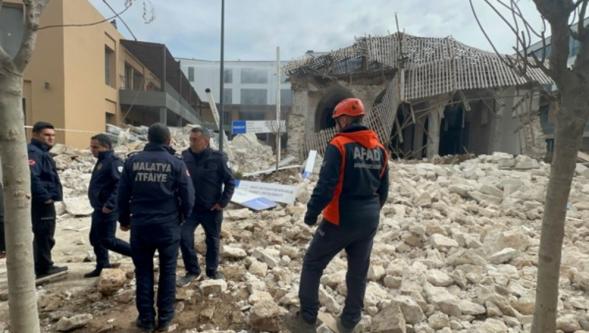 Tarihi Cami  Çöktü: 1 Yaralı