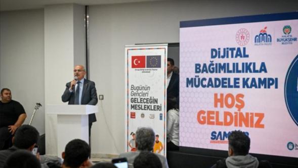 Başkan Er:  Gençlere Yönelik 'Dijital Bağımlılıkla Mücadele' Kampına katıldı.