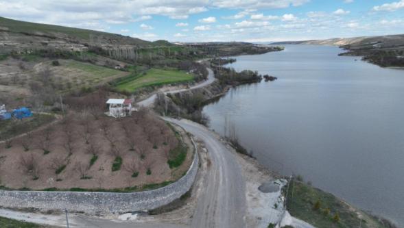 Malatya Büyükşehir Belediyesi Akçadağ'da Grup Yolunu Yeniliyor