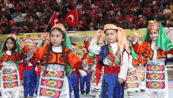 Malatya'da 23 Nisan Coşkusu Salona Sığmadı