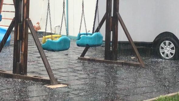 Malatya'da Kısa Süreli Dolu Etkili Oldu