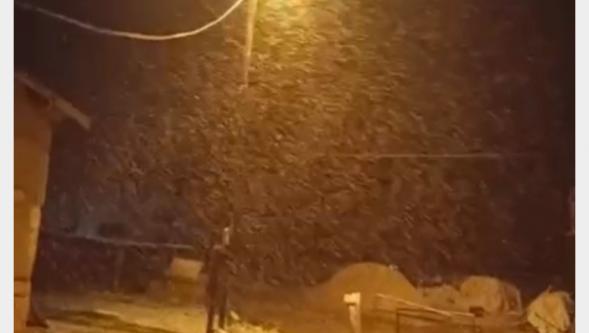 Yağmur Doluya, Yüksek Kesimlerde Kara Dönüştü..