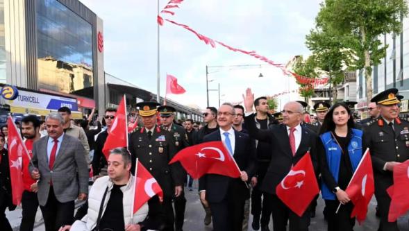 19 Mayıs Coşkusu Fener Alayıyla Taçlandı