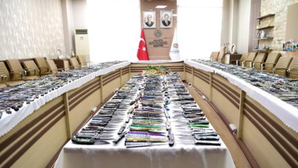 2 Tüfek, 19 Tabanca, 397 Mermi ve Fişek, 2 Bin 393 Kesici ve Delici Alet!! Neden!!