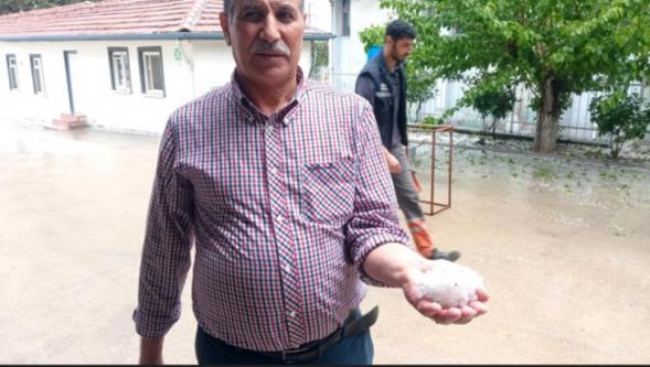 Dolu Yağdı,Her Yer  Beyaza  Büründü..