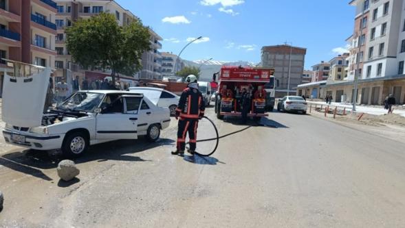 Turgut Temelli Caddesi'nde Araç Yangını Paniği