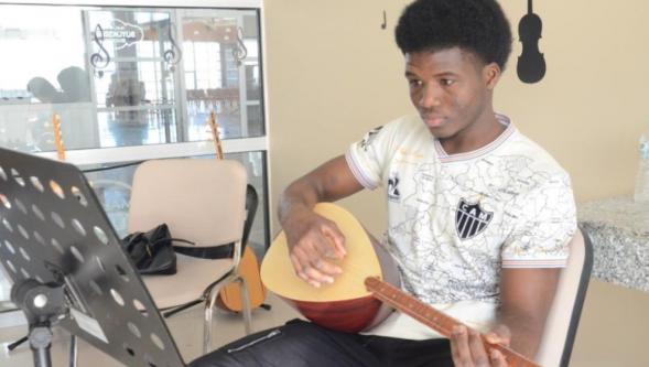 Aşık Veysel'i Örnek Alan Burkina Faso'lu Abdul Fettah..