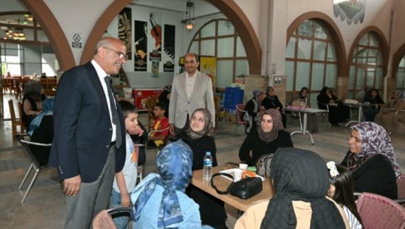 Başkan Sami Er, Dört Oturumda 1080 Öğrencinin Sınava Girdiği Kernek Vahap Küçük Külliyesini Ziyaret Etti.