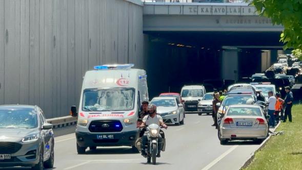 Çevreyolunda Kaza Trafiği Kilitledi: 1 Yaralı