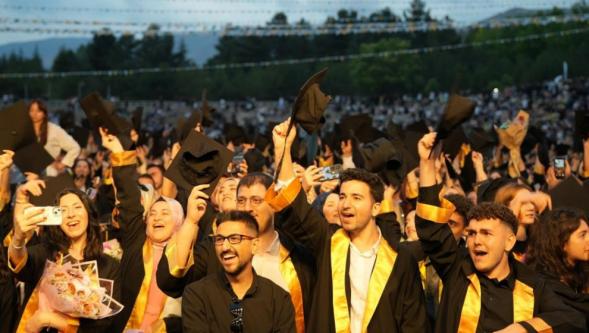 İnönü Üniversitesi'nde Mezuniyet Coşkusu