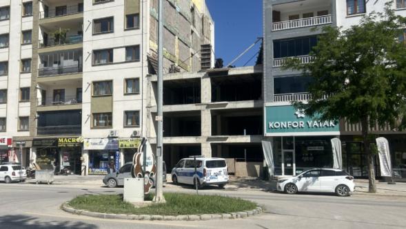İşçi, Dengesini Kaybederek Yüksekten Düştü