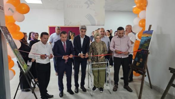 Resim Öğretmeni Fatma Yıldız Sarıbaş Azmiyle Takdir Topluyor