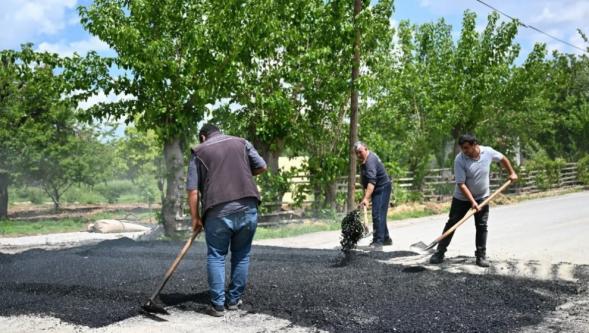 Topsöğüt Mahallesi'nde Yol Yenileme Çalışmaları Devam Ediyor