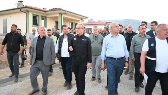Vali Seddar Yavuz  Ve  Başkan Sami Er  Doganşehire Çıkarma Yaptılar.