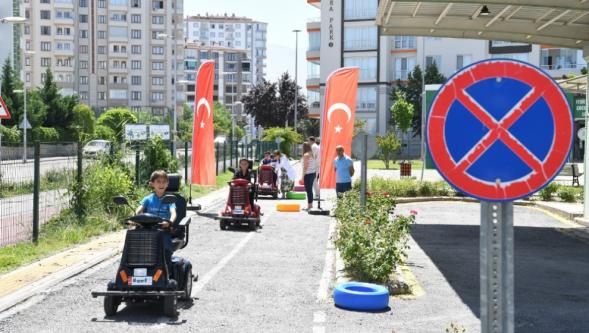 6 Bin 820 Öğrenciye Uygulamalı Trafik Eğitimi..