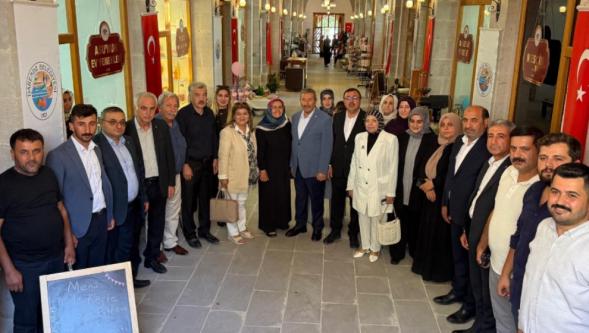 AK Parti Heyeti Bedestende Kadınlarla Buluştu